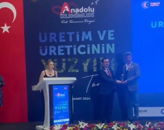 Anadolu İzlenimleri Dergisi nden Mesut Demirarslana plaket.