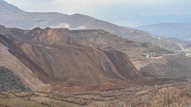 Erzincan'da altın madeninde toprak kayması.