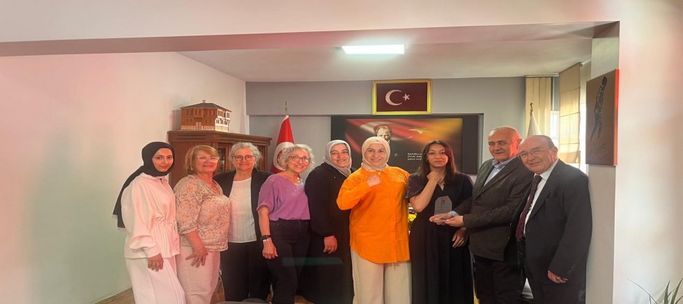 Yağmur Şaziye Cihan Bilek güreşinde birinci oldu.