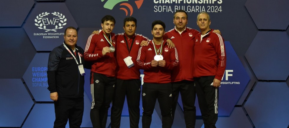 Muhuammed Furkan gümüş, Yusuf Fehmi Gençibronz madalya kazandı.