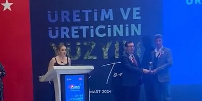 Anadolu İzlenimleri Dergisi nden Mesut Demirarslana plaket.