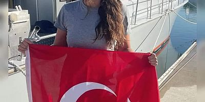 Bengisu Avcı, Cook Boğazı'nı yüzerek geçmeyi başardı.